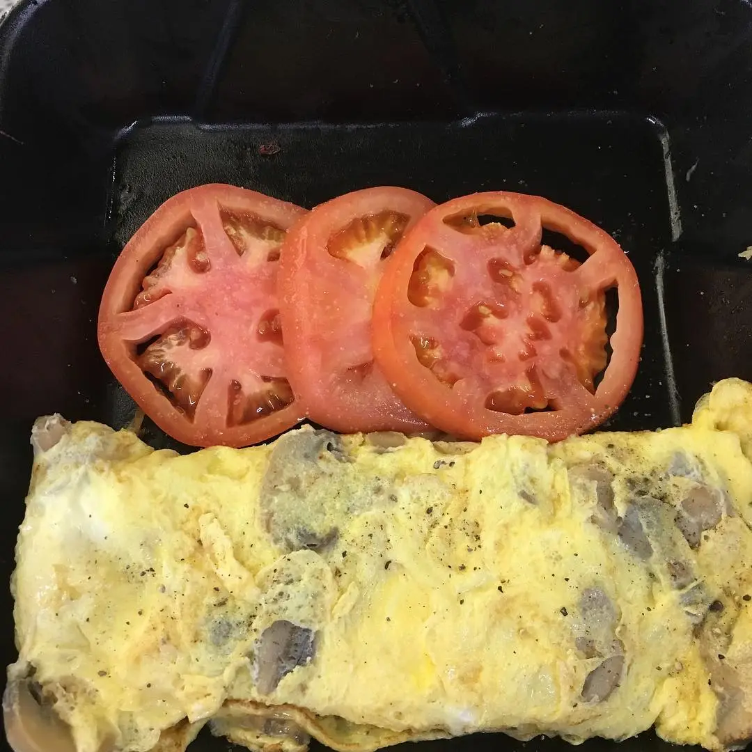 At DTW, all the omelettes is made to order tho