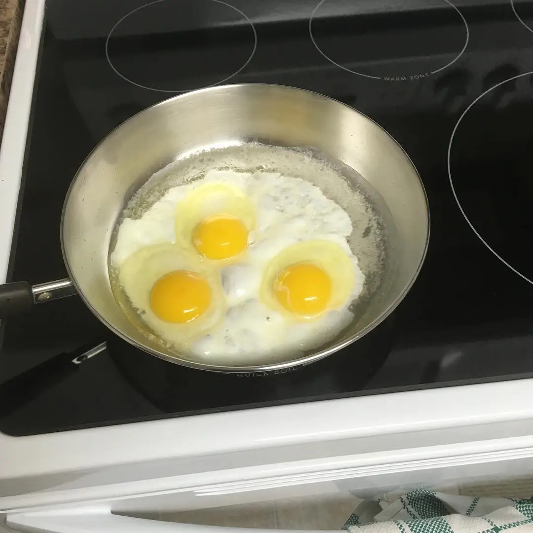 issum fried eggs fr doe