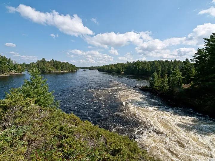 Kettle Falls in Voyageurs National Park (Photo credit: Jeff Kantor • CC BY-SA 4.0)